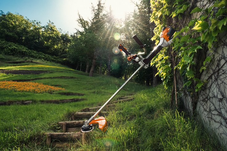 Motocoasă Stihl FS 461 C-EM, benzină, 3CP, motor 2-MIX, cuțit iarbă (inclus) și cap tăietor cu fir (opțional) + CADOU: AutoCut 46-2 + Ulei amestec 0.5 litri