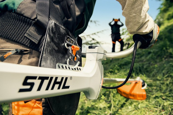 Motocoasă Stihl FS 461 C-EM, benzină, 3CP, motor 2-MIX, cuțit iarbă (inclus) și cap tăietor cu fir (opțional) + CADOU: AutoCut 46-2 + Ulei amestec 0.5 litri