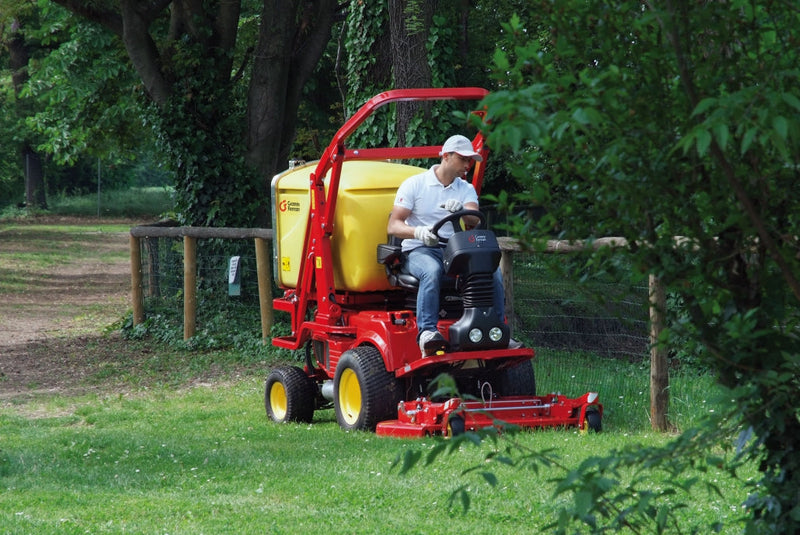 Tractoraș de tuns gazon cu platou în fața roților Gianni Ferrari PG230-2WD, 23CP, 126CM, benă de 800 litri cu descărcare la înălțime